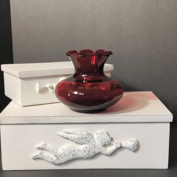 RED GLASS VASE⭐ - Picture 4 of 7